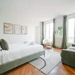 Elegant 4 Bedroom Apartment Spacious And Decorated