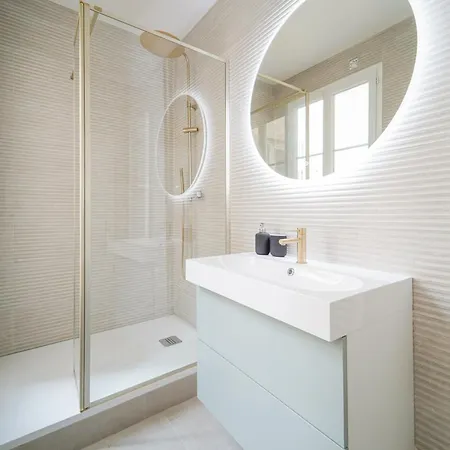 Elegant 4 Bedroom Spacious And Decorated Appartamento Parigi